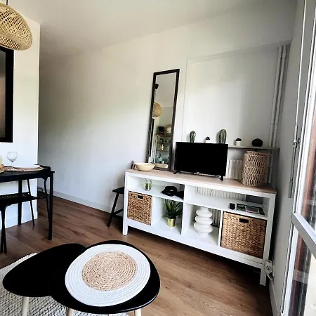 Cosy 80 M De La Апартаменты